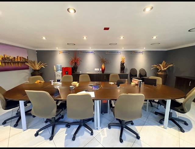 731M² OFFICE FOR SALE IN HALFWAY HOUSE